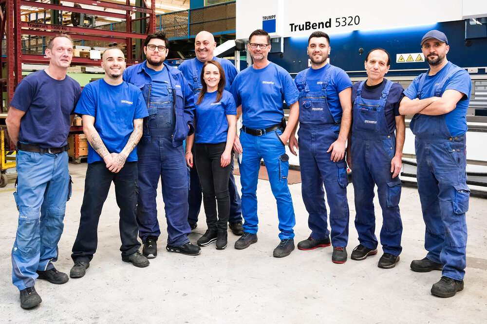 Team CNC-Abkanten und -Umformen.